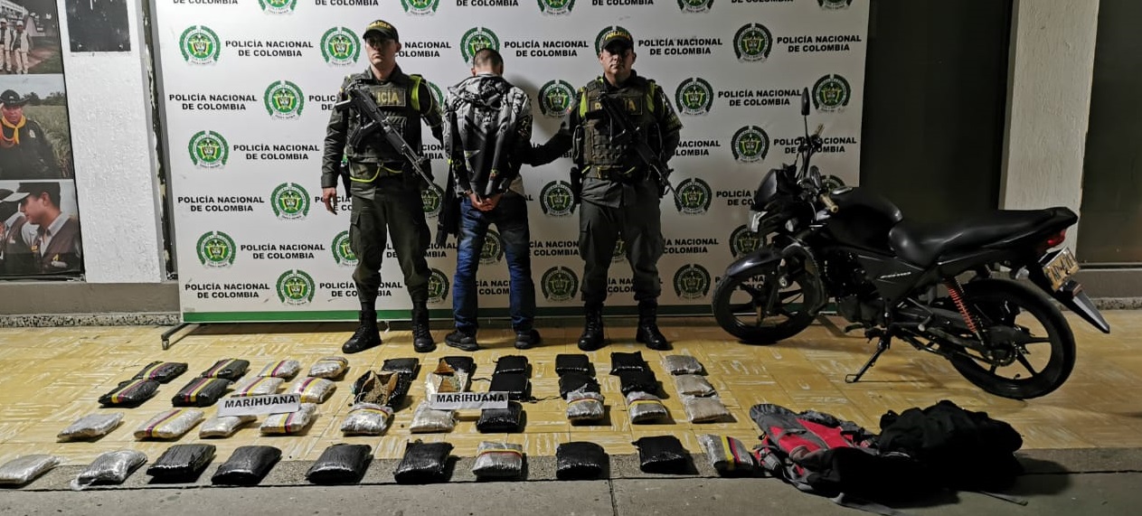 transportaba-mas-de-22-kilos-de-marihuana