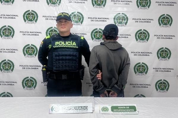 Hombre de 41 años le hallaron bazuco y la suma de 5,200 pesos en efectivo