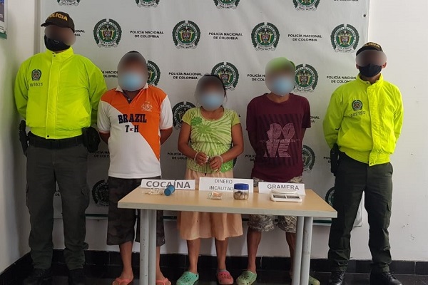 Dos allanamientos simultáneos permitieron 3 capturas 