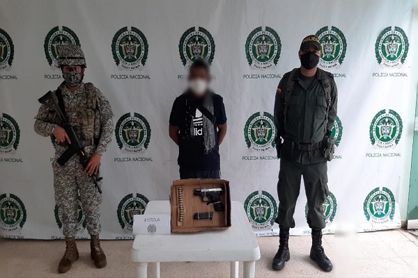 Una persona capturada y un arma de fuego incautada