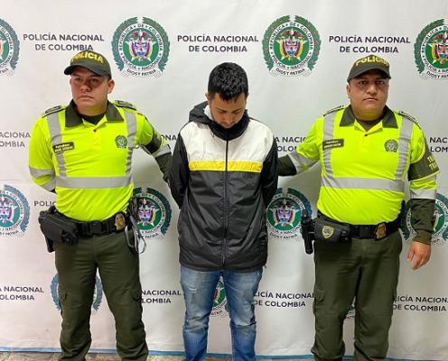 Capturado por uso de documento público falso