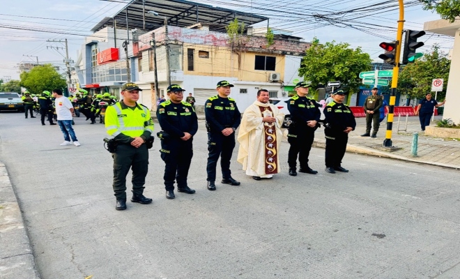 La Policía Nacional rinde sentido homenaje a la Virgen del Carmen