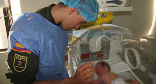 031114_policia_atiende_parto