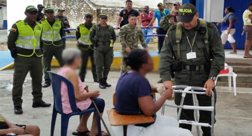 entrega_caminadores_policia