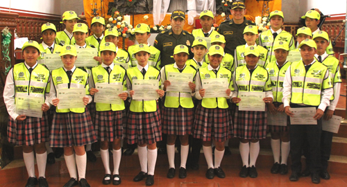 promotores escolares-vias-movilidad-niños-grupo-policia-transito