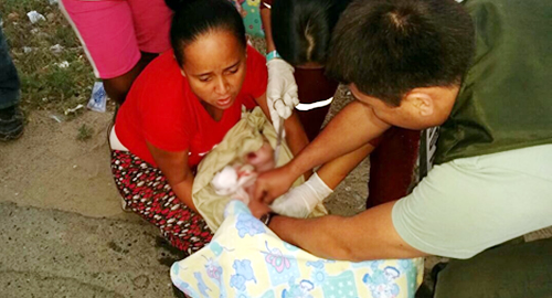 parto en la via-policia nacional-bebe nace