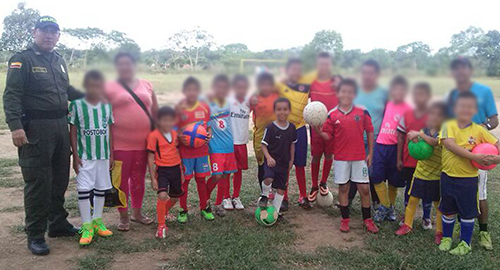 171214-meta-sueno-nino-futbol-policia