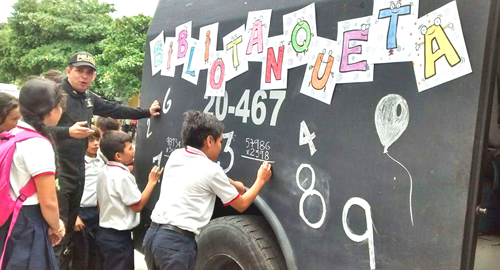 armadura-bibliotanqueta-armadura-corazon-ESMAD-POLICIA-EDUCACION