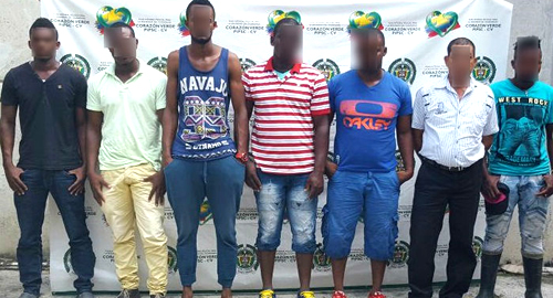 POLICIA COLOMBIA-retenidos 33 imigrantes cubanos