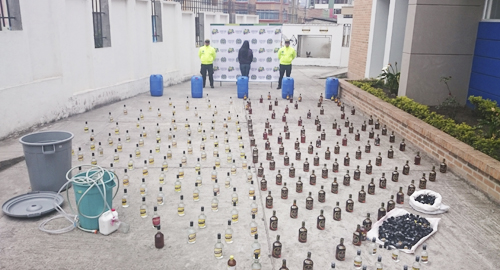 240815-incautacion-licor-adulterado-pasto-captura-mujer