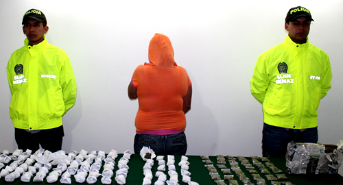 MICROTRAFICO-MUJER-COLEGIO-EXPENDEDORA-MANIZALEZ