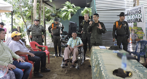 130715-actividad-comunitaria-entrega-silla-ruedas-arauca